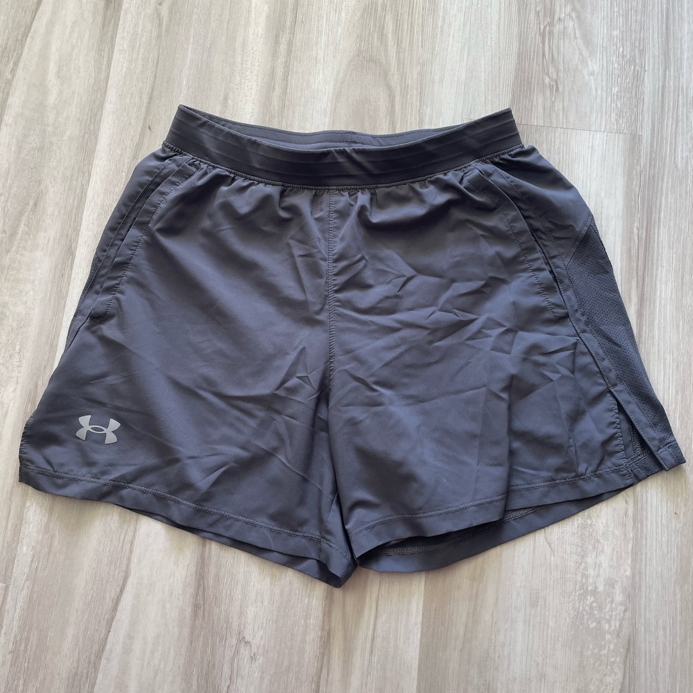 Mens- Under Armour Charcoal Fitted Shorts